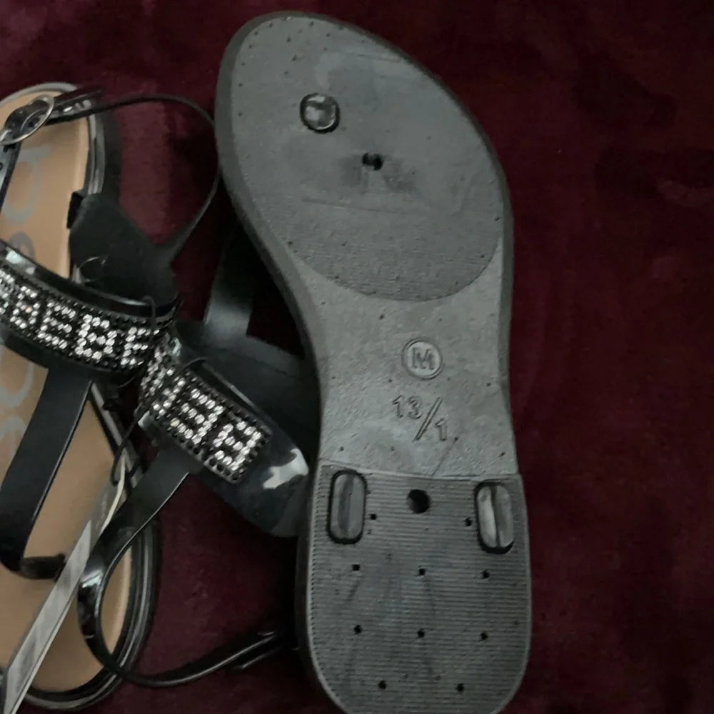 NWT girl’s Bebe sandals 13/1